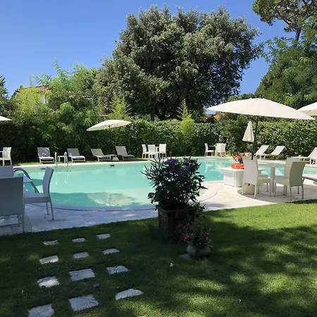 호텔 Jr Logos Dei Marmi 4*