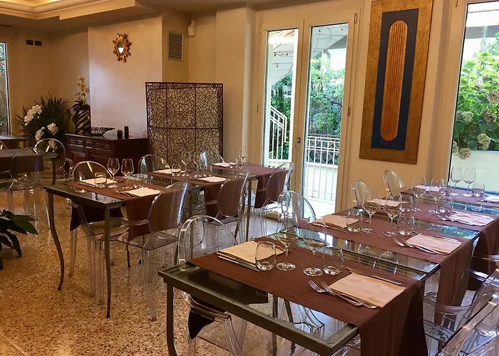 Jr Logos Dei Marmi 호텔