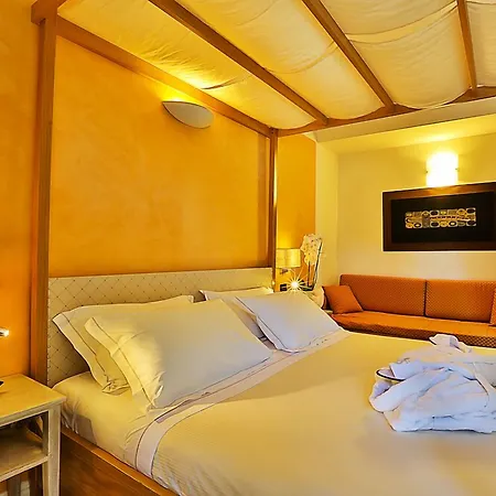 Jr Logos Dei Marmi Hotel 4*