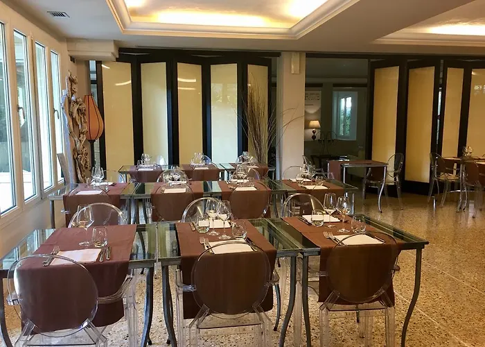 Jr Logos Dei Marmi Форте-дей-Мармі